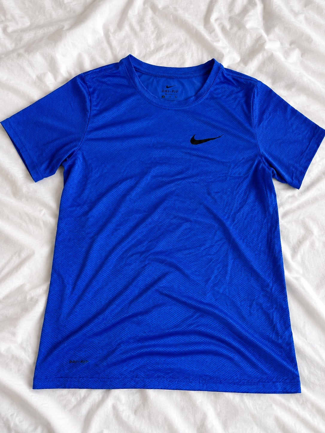 Nike Dri-FIT elektrisch blauw T-shirt - Maat M, Kleding | Heren, Fitness, Ophalen of Verzenden, Zo goed als nieuw, Maat 48/50 (M)