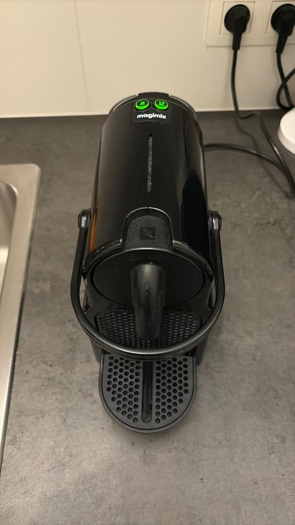 Nespresso Magix, Electroménager, Machine à espresso, Réservoir d'eau amovible, Dosettes et capsules de café, Enlèvement