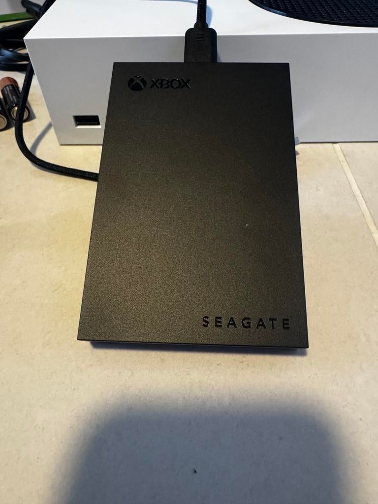 Xbox draadloze oplaadkit 2x met 2tb externe geheugenkaart, Games en Spelcomputers, Ophalen, Zo goed als nieuw