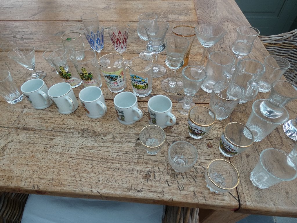 Set oude glaasjes en tasjes, Ophalen of Verzenden
