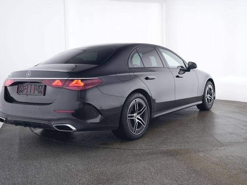 Mercedes-Benz E-klasse 300 DE Berline AMG Line | Night Pack, Auto's, Automaat, Gebruikt, Zwart, Zwart