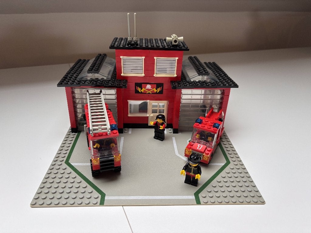 LEGO La caserne de pompiers 6382 uit 1981, Enfants & Bébés, Jouets | Duplo & Lego, Pièces supplémentaires incluses, City, Lego