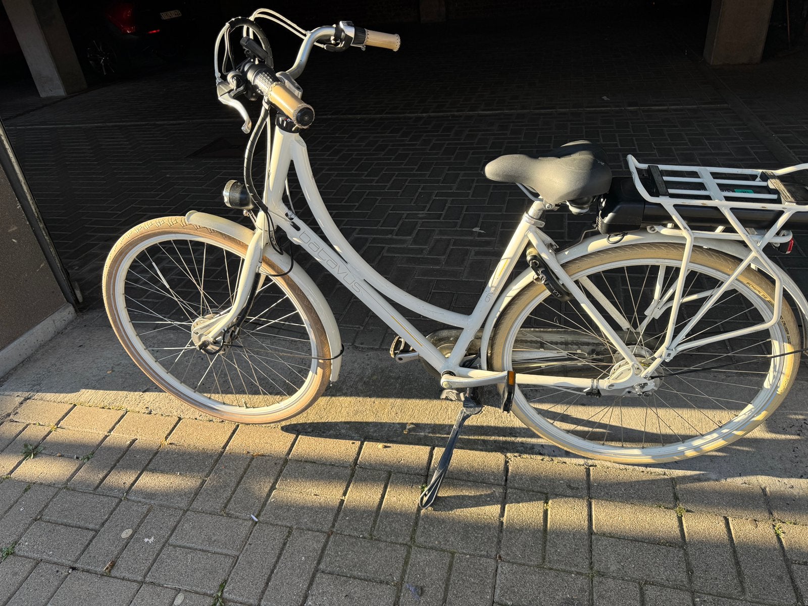 Batavus elektrische fiets met nieuwe batterij, Fietsen en Brommers, Ophalen, Zo goed als nieuw, Batavus