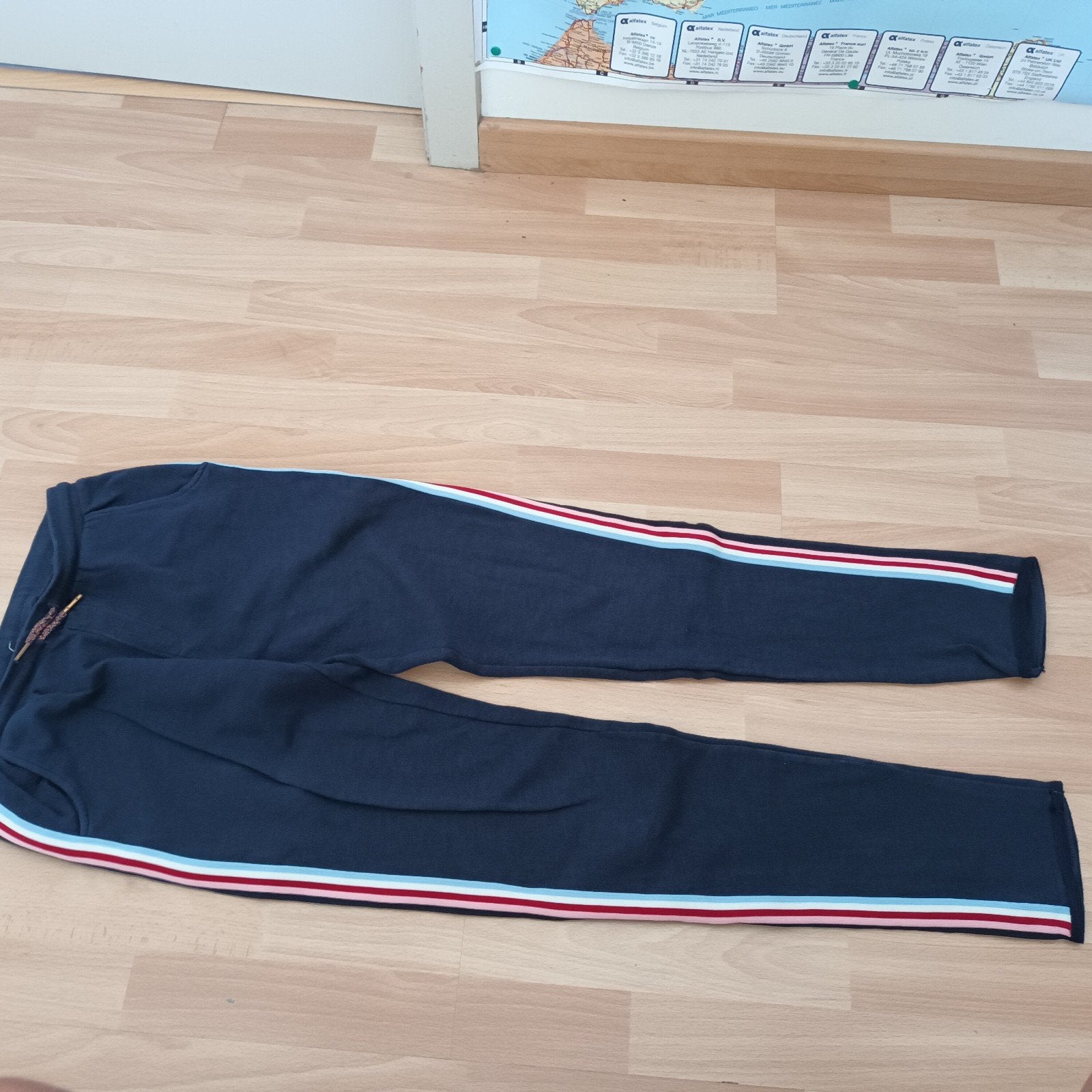 trainingbroek maatje 158, Kinderen en Baby's, Kinderkleding | Maat 158, Ophalen of Verzenden, Broek