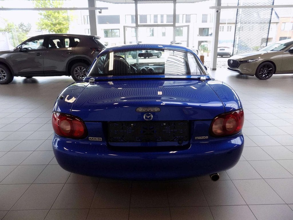 Mazda MX-5 MX-5 1.6i 16v Luxe + Hardtop! (bj 2002), Auto's, Mazda, https://public.car-pass.be/vhr/aef8fbfe-389d-4042-b66a-fbe27e78e218