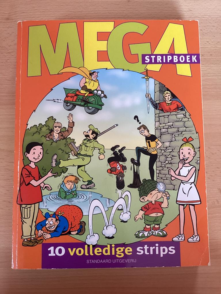 Mega stripboek 2002, Ophalen of Verzenden, Gelezen
