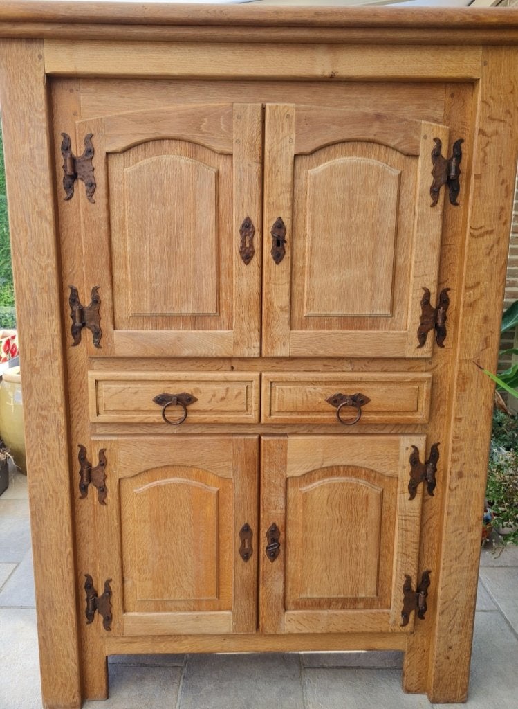 Eiken kast te koop, Ophalen