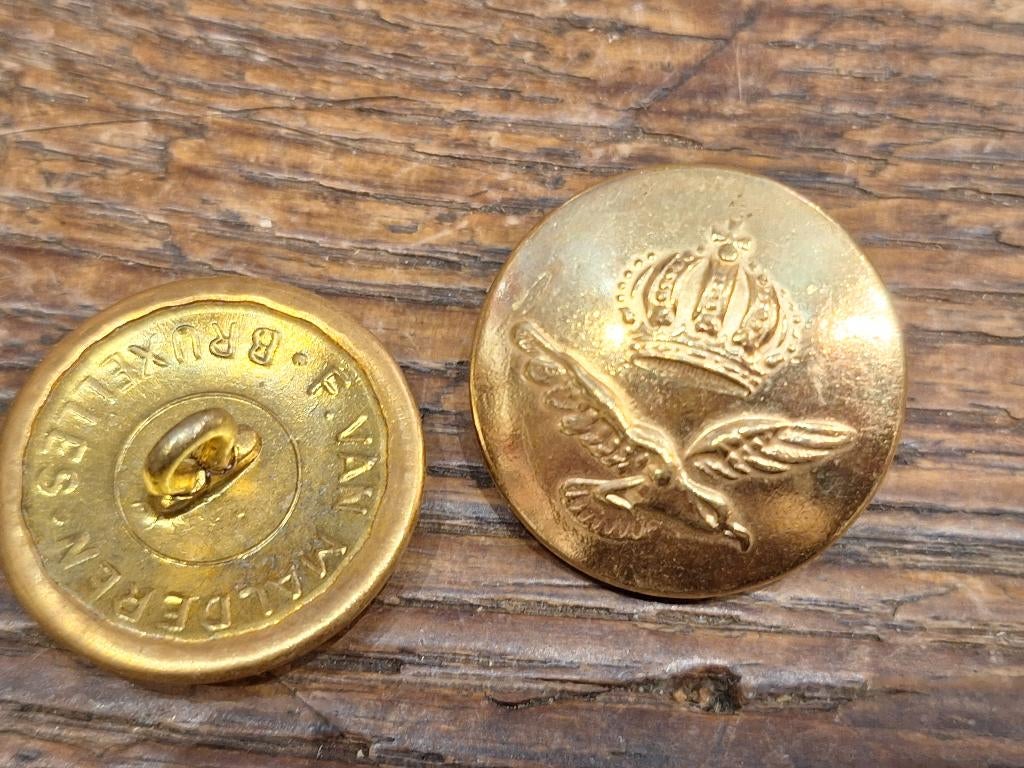 oude goudkleurige knoop Belgische luchtmacht, D 2,5 cm, Verzamelen, Ophalen of Verzenden, Luchtmacht, Kleding of Schoenen