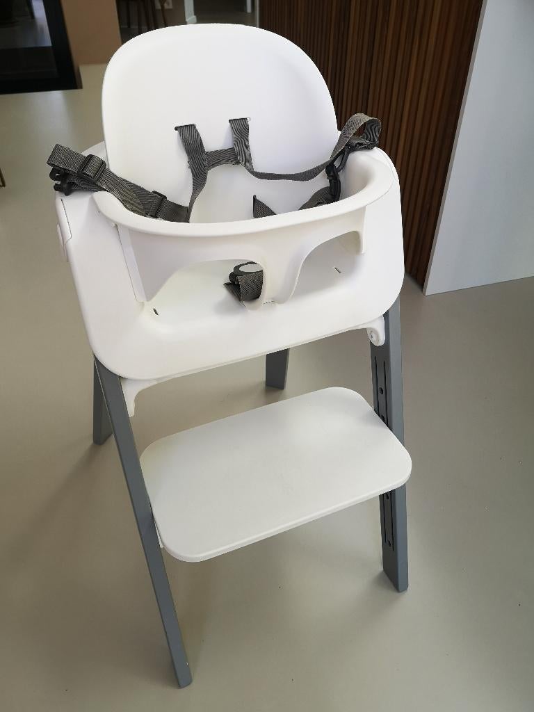Kinderstoel 'Stokke Steps' en toebehoren, Enlèvement, Comme neuf, Chaise évolutive, Ceinture(s)