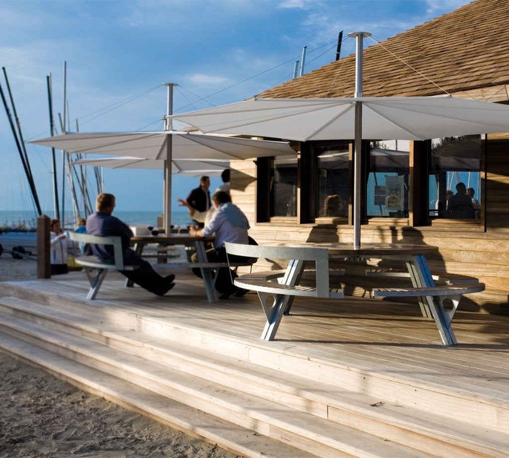 Extremis Gargantua tuintafel picknicktafel + Inumbra parasol, Ophalen, Zo goed als nieuw, Rond, Aluminium