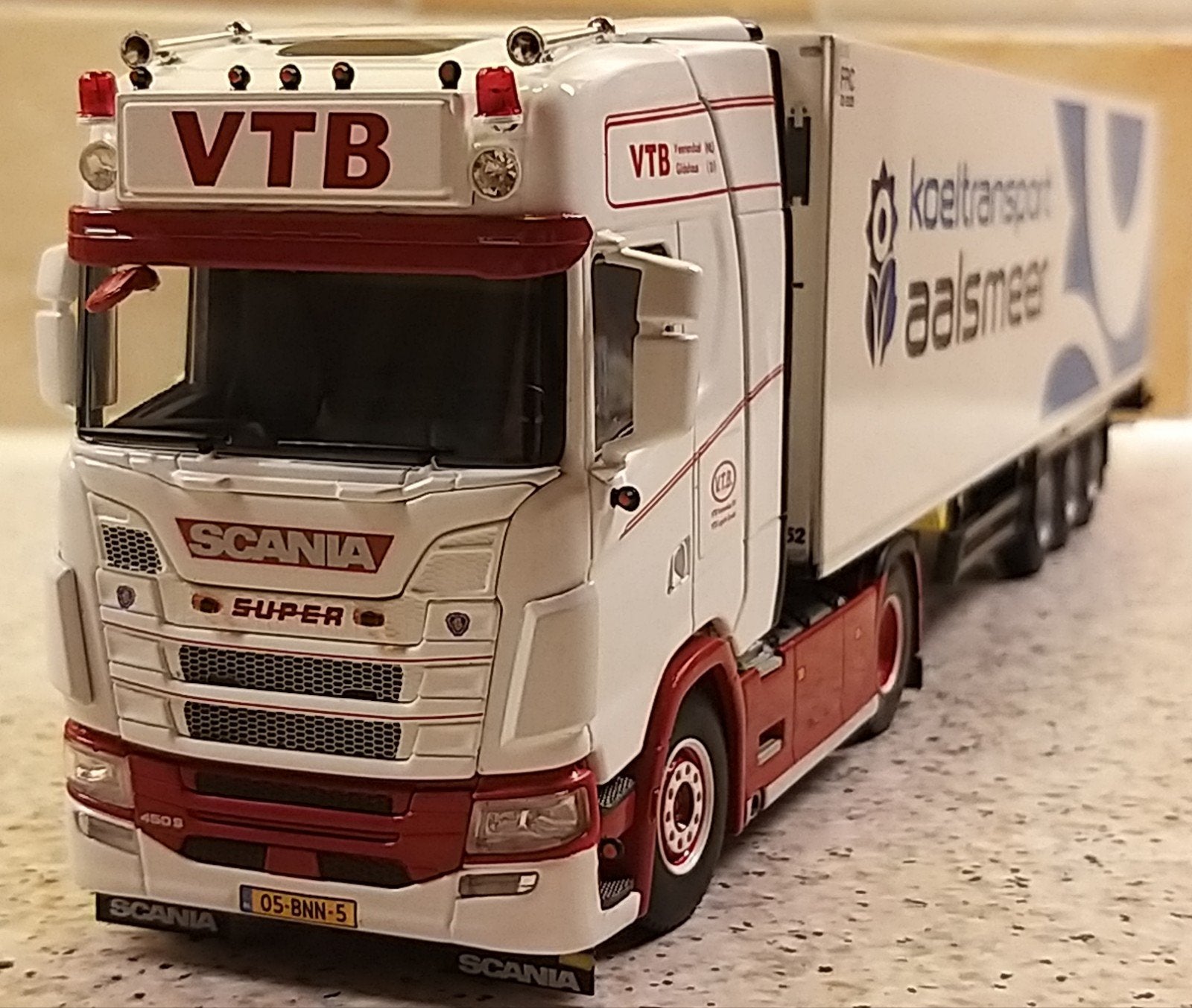 SCANIA 450S trekker met koeloplegger "VTB / Koeltransport", Hobby en Vrije tijd, Modelauto's | 1:50, Ophalen of Verzenden, Wsi