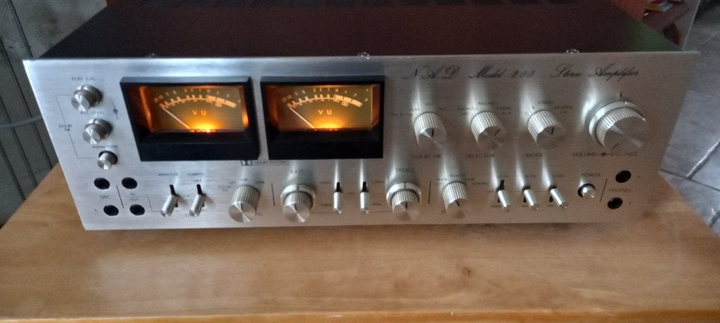 NAD model 200, Gebruikt, 60 tot 120 watt, Stereo, Ophalen