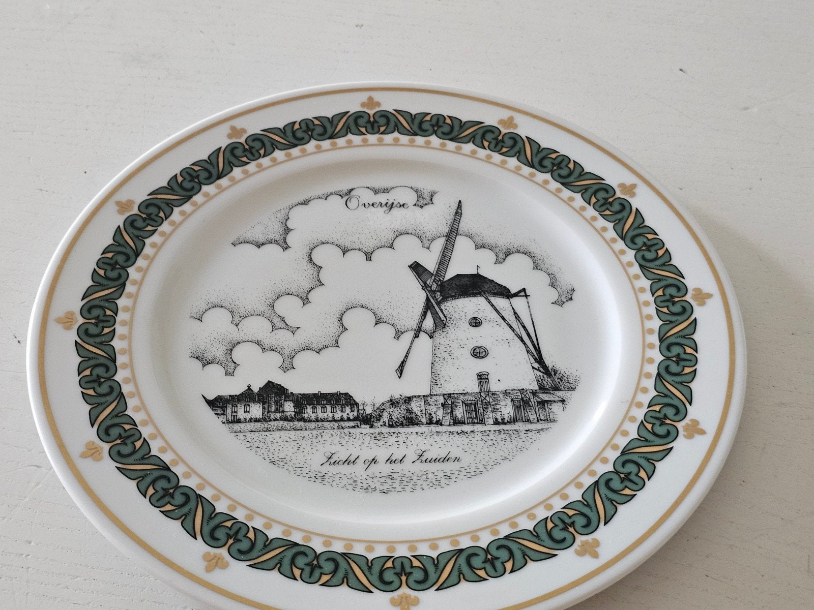 Assiette en porcelaine G. SWAENEPOEL overijse
Édition limité, Enlèvement ou Envoi