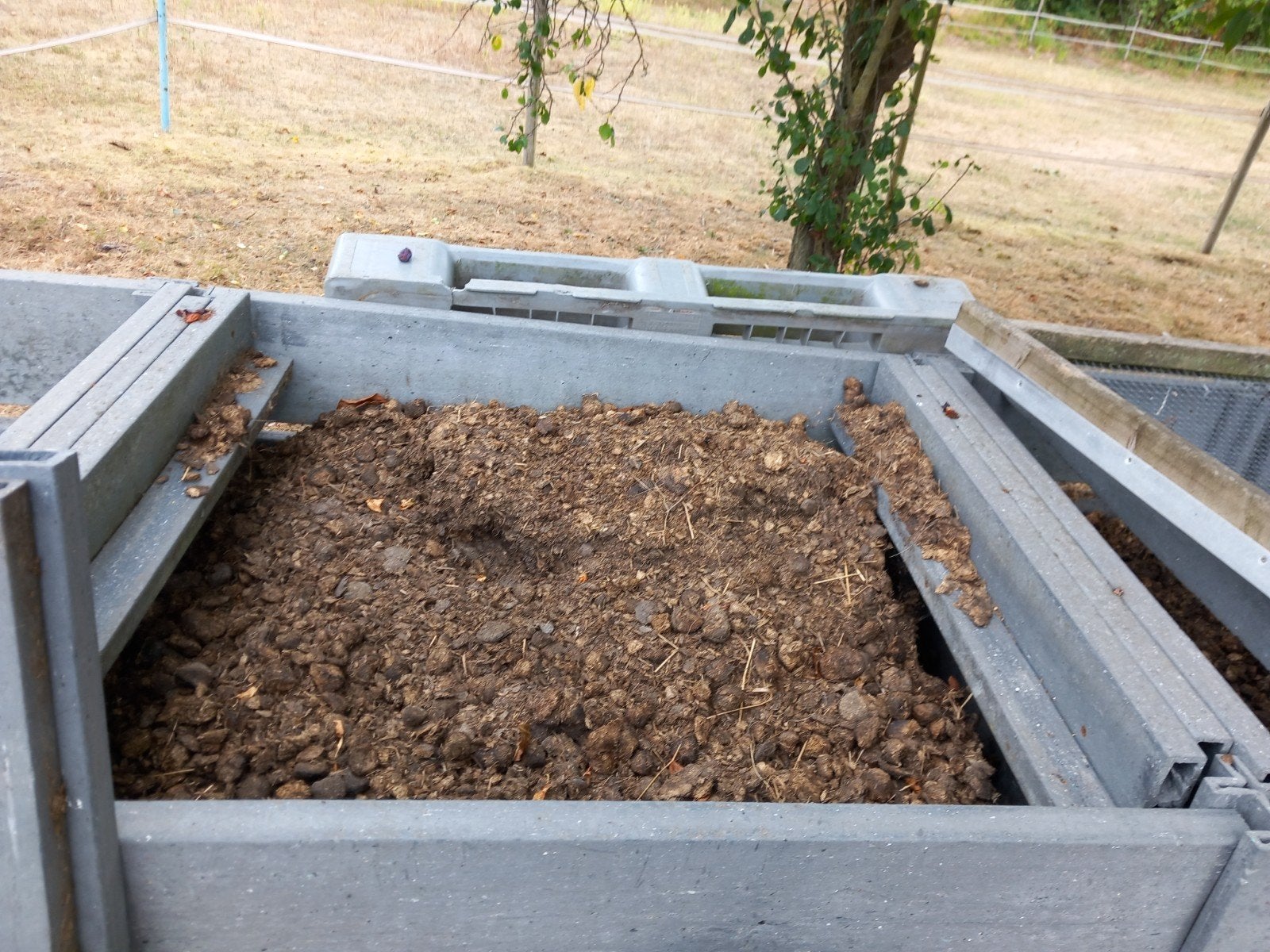 Paardenmest, Tuin en Terras, Ophalen, Mest