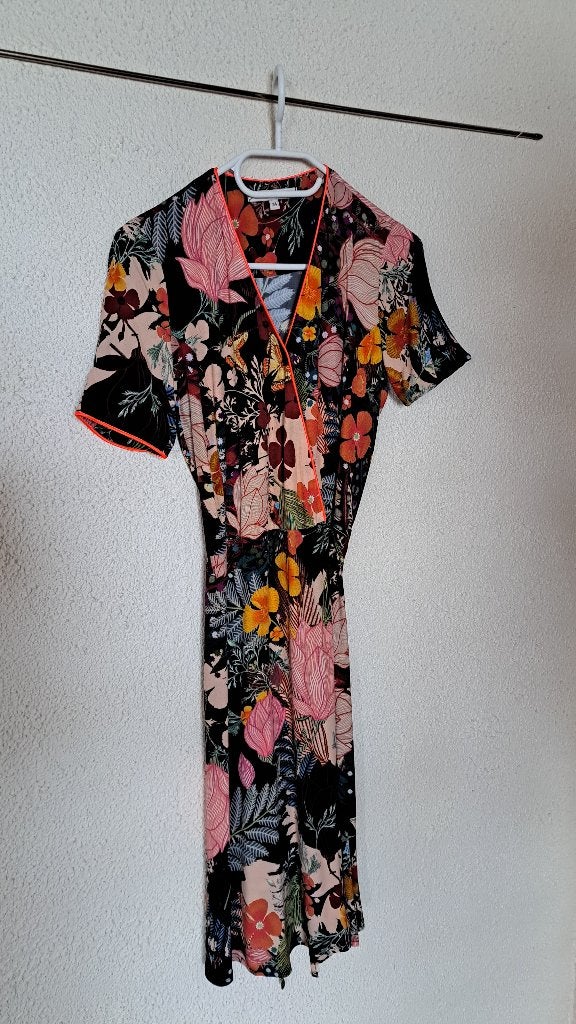 Robe portefeuille "La fée Maraboutée ", Vêtements | Femmes, Robes, Enlèvement ou Envoi, Comme neuf, Taille 34 (XS) ou plus petite
