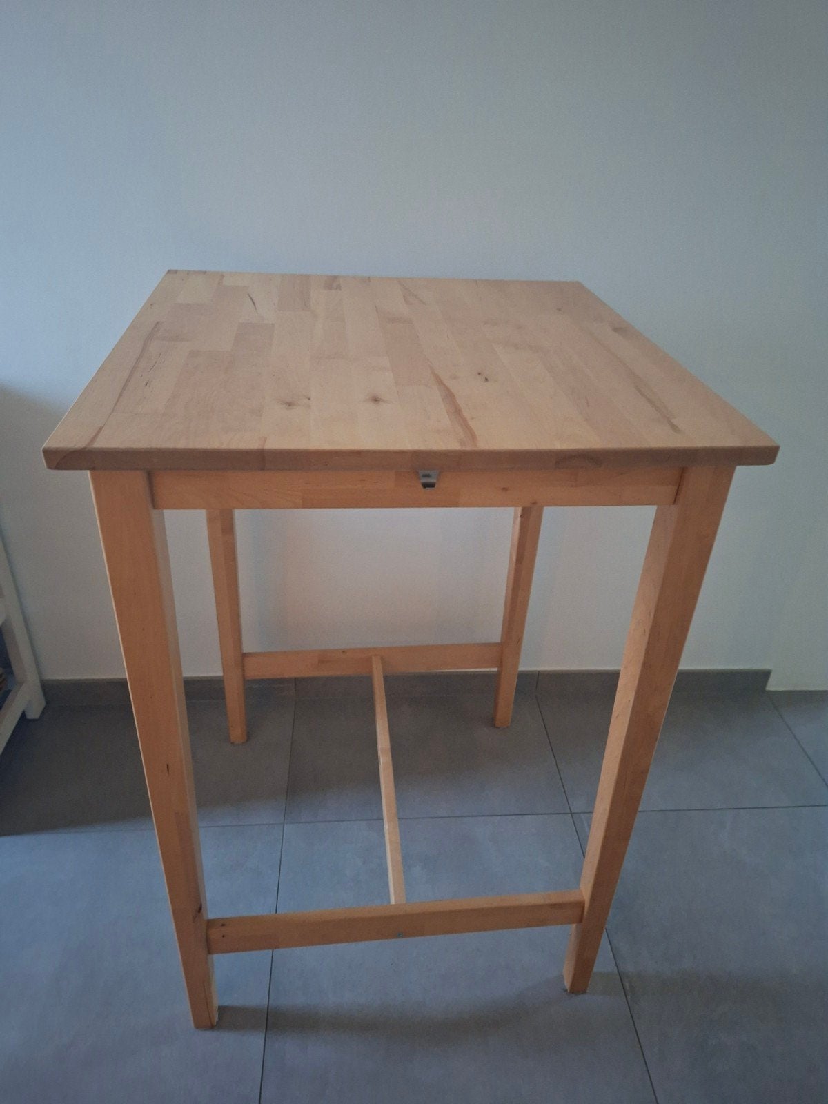 Hoge bijzettafel - Ikea in lichteik, Maison & Meubles, Tables | Tables mange-debout, Enlèvement, Comme neuf
