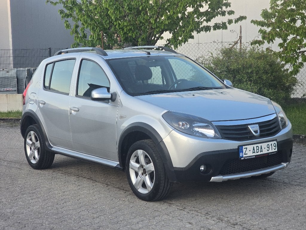 Dacia Sandero 2010 - 1.6i - 107d km - AC/Trekhaak/Gekeurdvrv, Auto's, Dacia, Voorwielaandrijving, Euro 5, Stof, Bedrijf