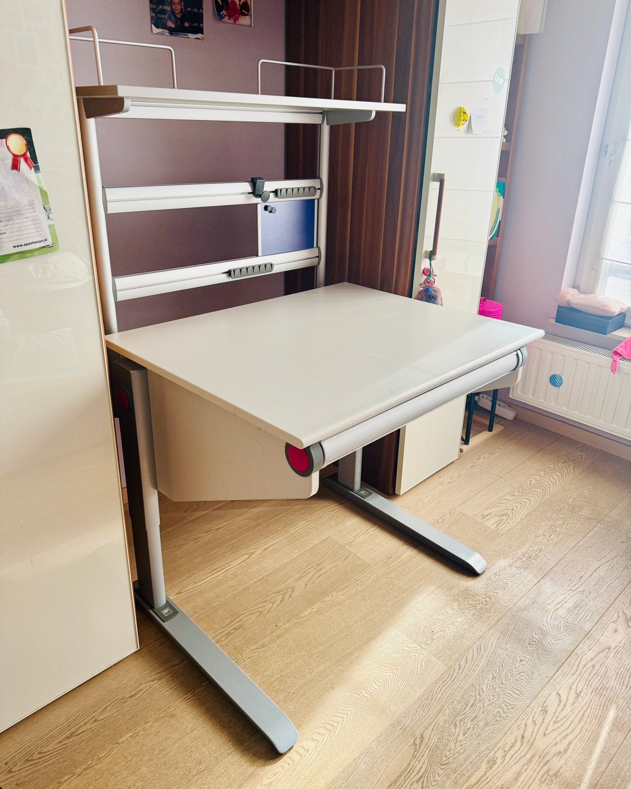 MOLL hoogwaardig schaalbaar bureau verstelbaar en kantelbaar, Huis en Inrichting, Bureaus, Ophalen, Opzetstuk, Zo goed als nieuw