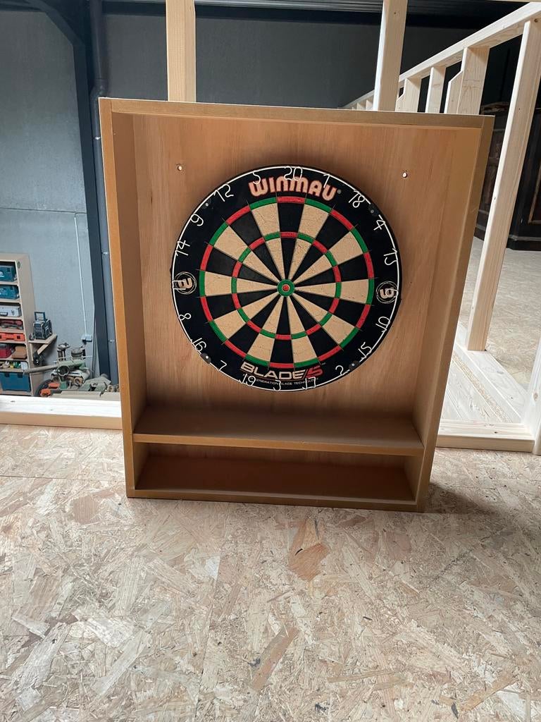 Dartskast, Sport en Fitness, Ophalen, Zo goed als nieuw