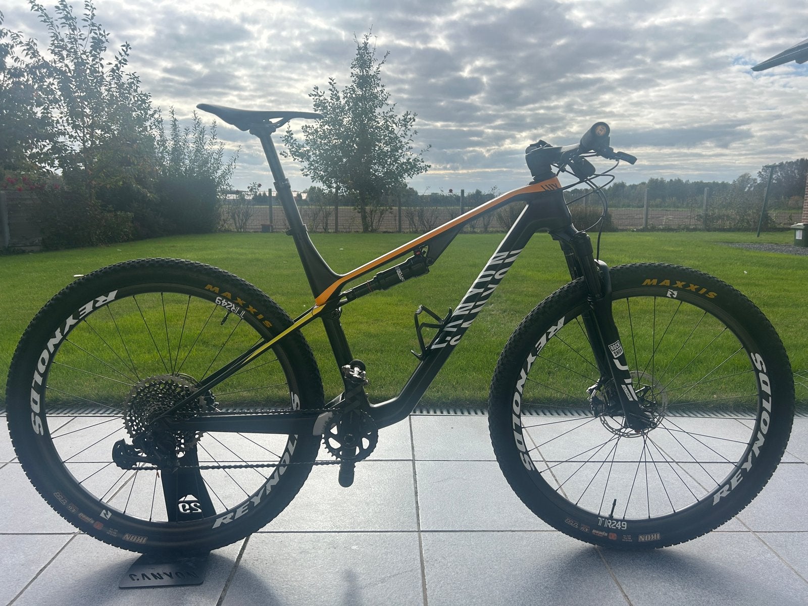 Canyon Lux SLX 9 (Large), Vélos & Vélomoteurs, Enlèvement, Hommes, Frein à disque, Utilisé