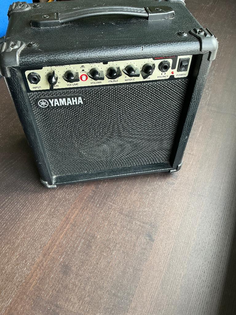Elektrische gitaar versterker yamaha, Muziek en Instrumenten, Ophalen, Gebruikt, Gitaar, Minder dan 50 watt