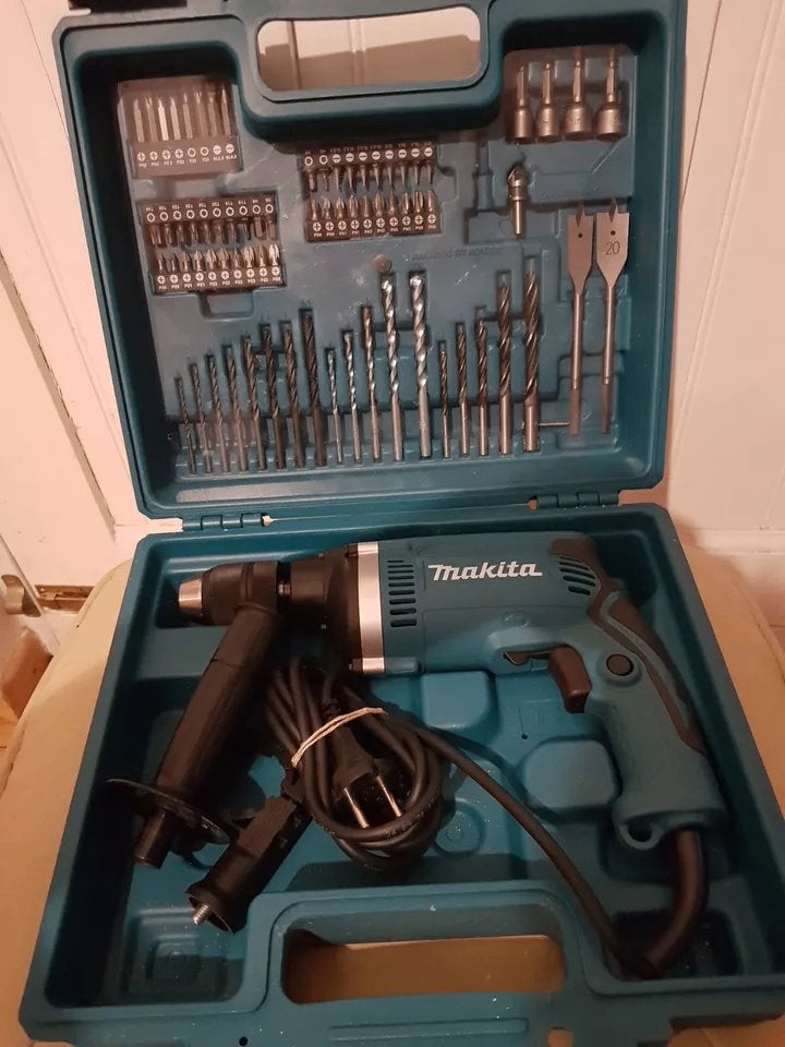 Makita HP1631 klopboormachine met koffer en accessoires, Boormachine, 600 watt of meer, Ophalen of Verzenden, Klopboormechanisme