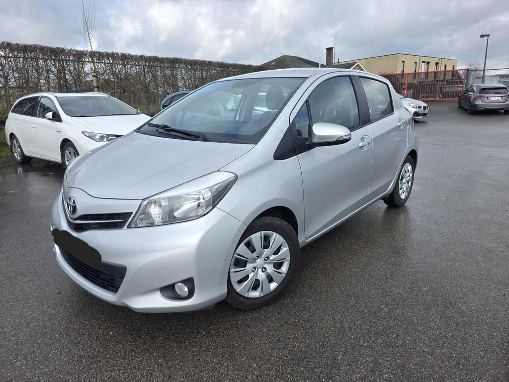 Toyota Yaris 1.3 essence Automatique approuvée, Autos, Achat, Entreprise, Carnet d'entretien, 1300 cm³