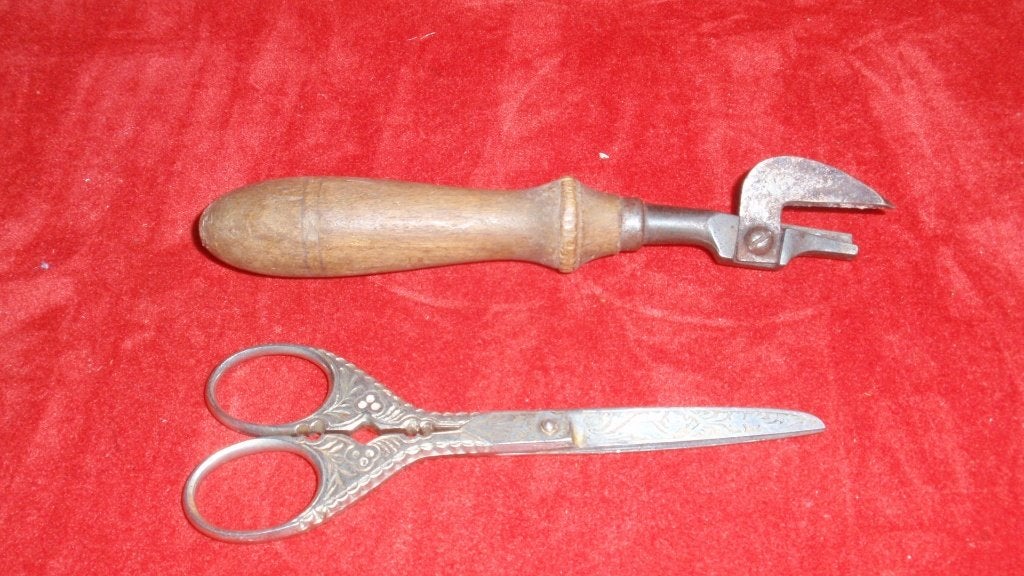 Oud keuken materiaal blikopener en druiven schaar, Antiek en Kunst, Ophalen of Verzenden