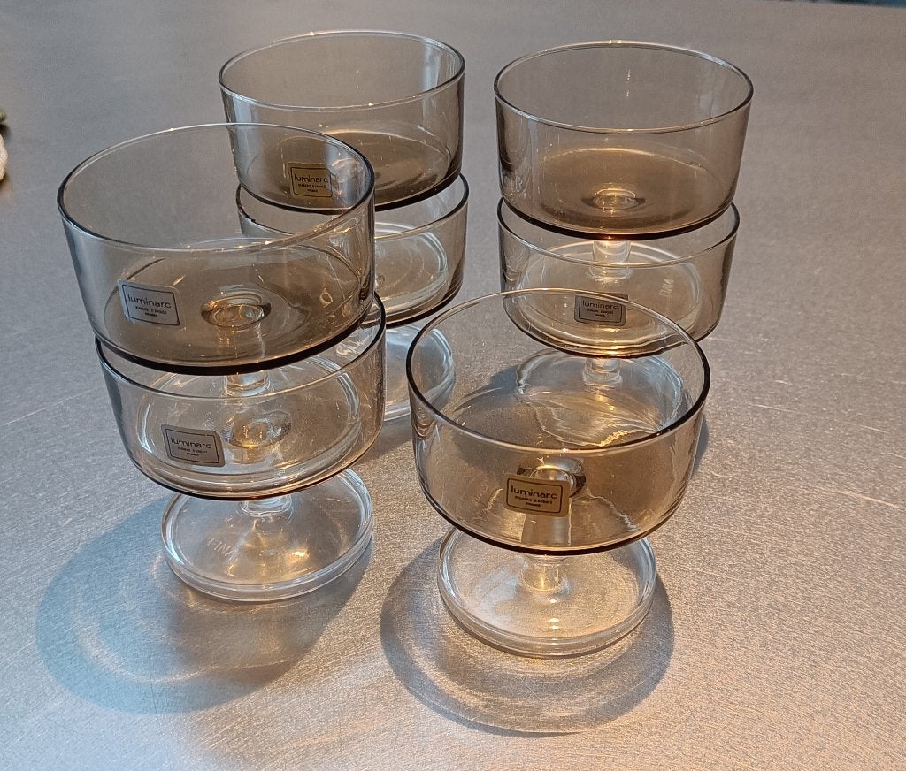 7 Vintage Champagne/Dessertcoupes, Luminarc "Fina", Rookglas, Antiek en Kunst, Ophalen