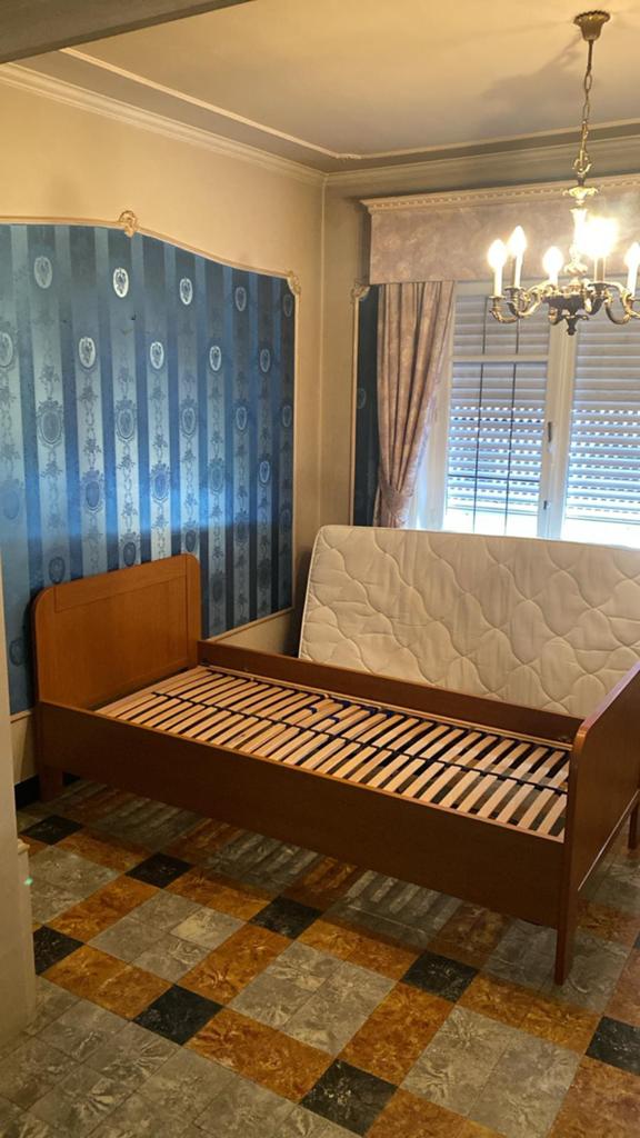 Eenpersoonsbed met lattenbodem en matras, Huis en Inrichting, Slaapkamer | Bedden, Ophalen, Eenpersoons, Bruin, 190 cm of minder