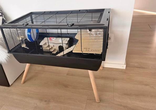 Ruime kooi, Dieren en Toebehoren, Ophalen, Zo goed als nieuw