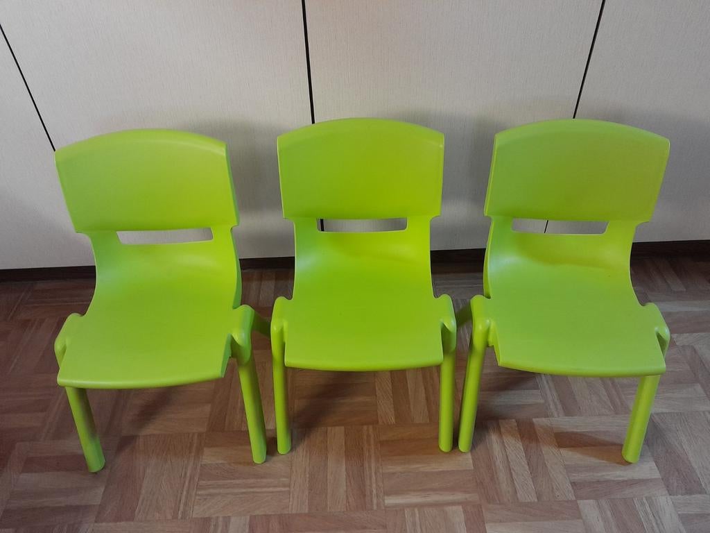 3 stevige kinderstoeltjes.Stapelbaar. Zo goed als nieuw., Kinderen en Baby's, Kinderstoelen, Ophalen