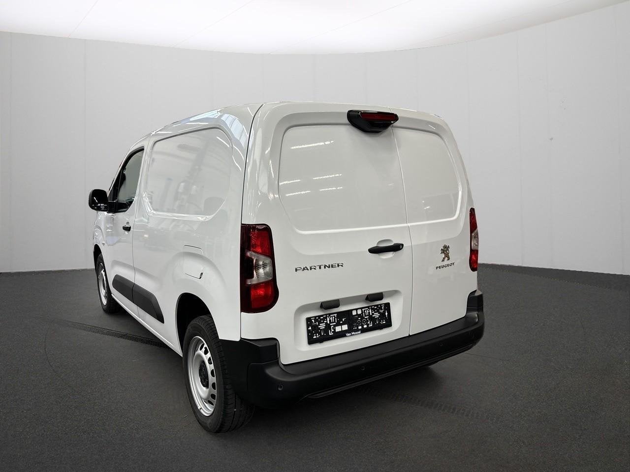 Peugeot Partner 1.5 BlueHDi +gps+camera+park pilot achteraan, Auto's, Voorwielaandrijving, Stof, Gebruikt, Zwart