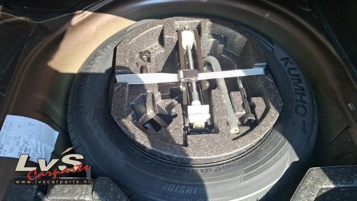 Kit de cric + Roue de secours d'un Skoda Fabia, -, 3 mois de garantie, Utilisé, Skoda