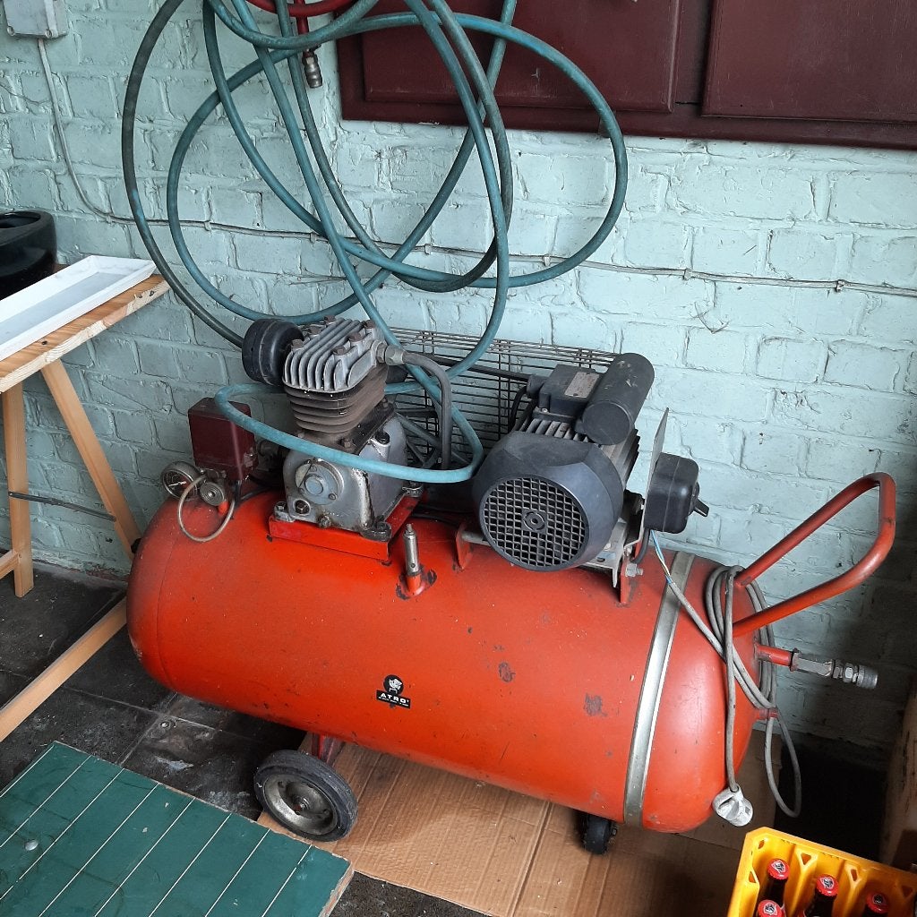 Compressor, Doe-het-zelf en Bouw, 100 liter of meer, Ophalen, Gebruikt, 10 bar of meer