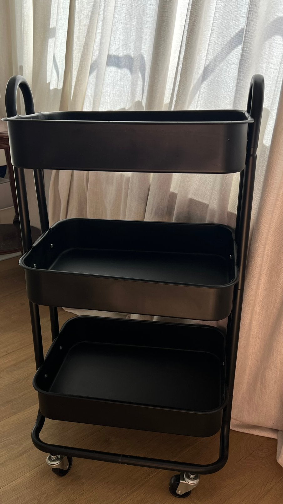 Zwarte trolley / Rolkar, Huis en Inrichting, Woonaccessoires | Etagères, Ophalen, Zo goed als nieuw, Trolley