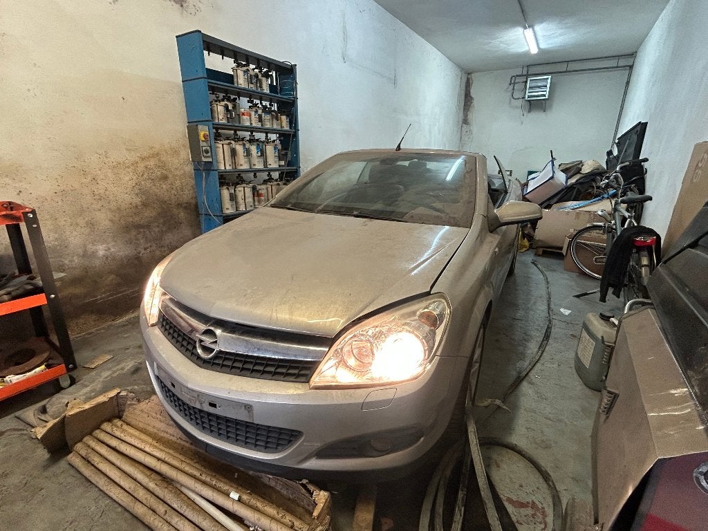 Opel Astra H Cabrio 2008 Airco 1.6 Benzin 105.000km's!, Auto's, Cabriolet, 1600 cc, Leder, Bedrijf