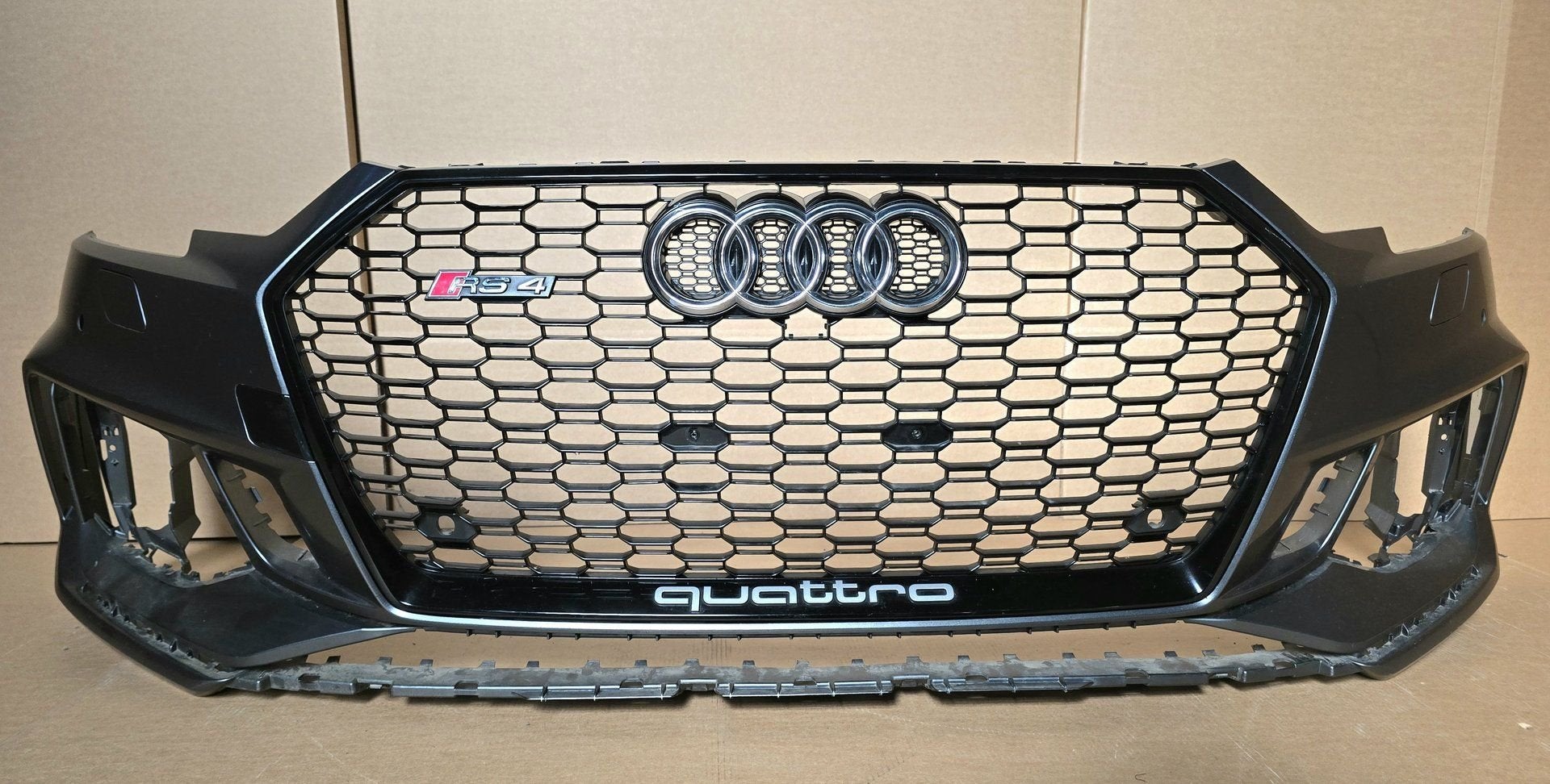 Voorbumper Audi A4 B9 8W RS4 4xPDC KLS ORGINEEL bj.2016-2019, Gebruikt, -, Voor, Bumper