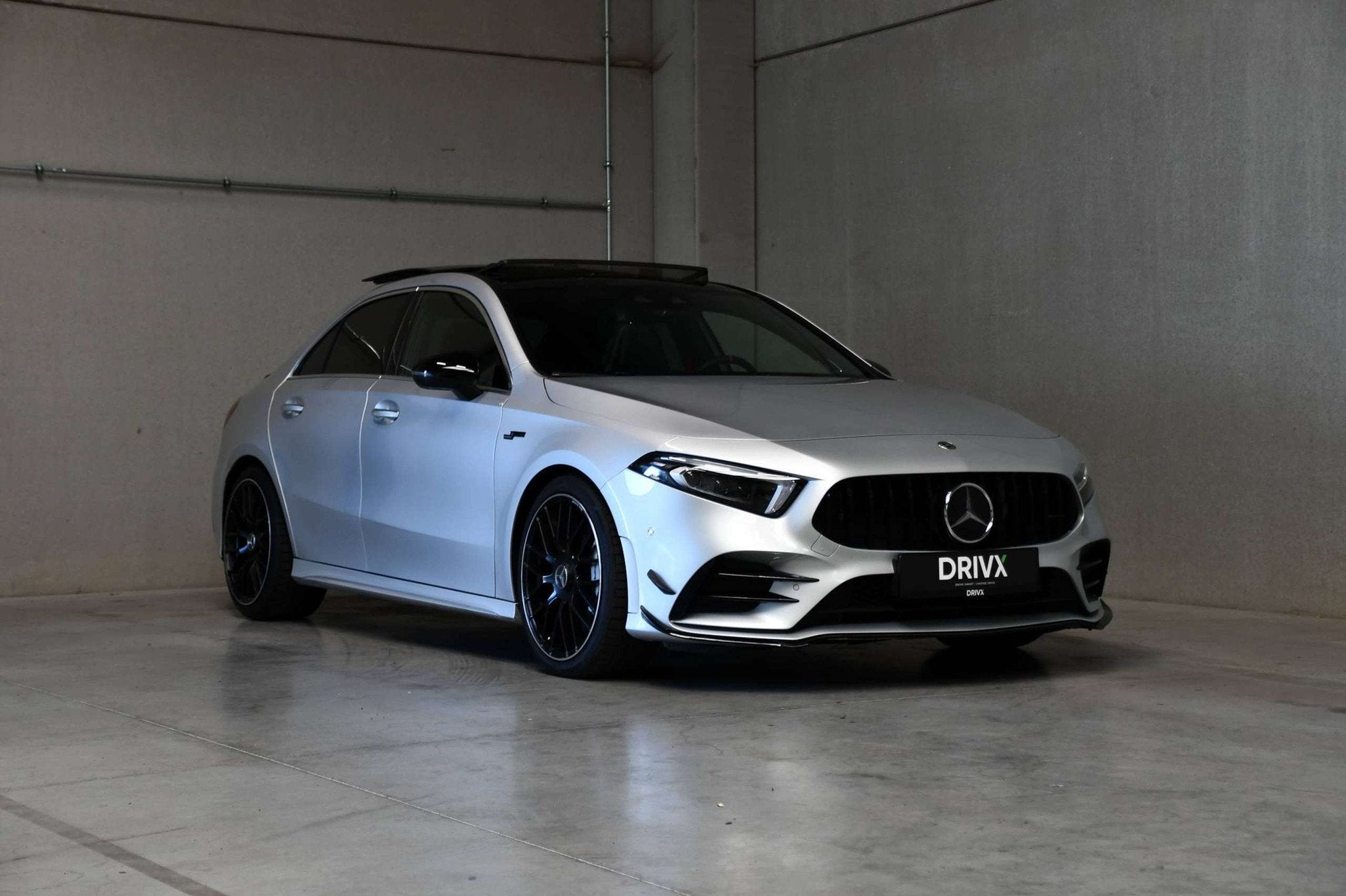 Mercedes-Benz A-Klasse 35 AMG Burmester - Pano - ACC - Perfo, Auto's, Automaat, Gebruikt, 4 cilinders, 164 g/km