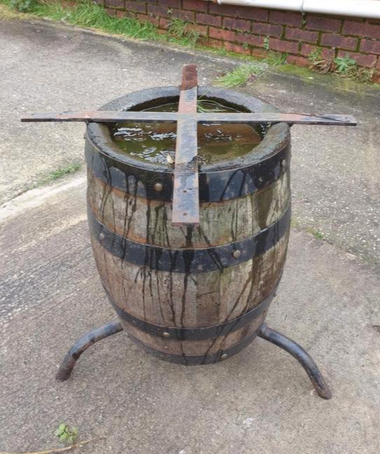 Biertonnen, voorbereiding tafel, Ophalen, Gebruikt, Rond, Hout