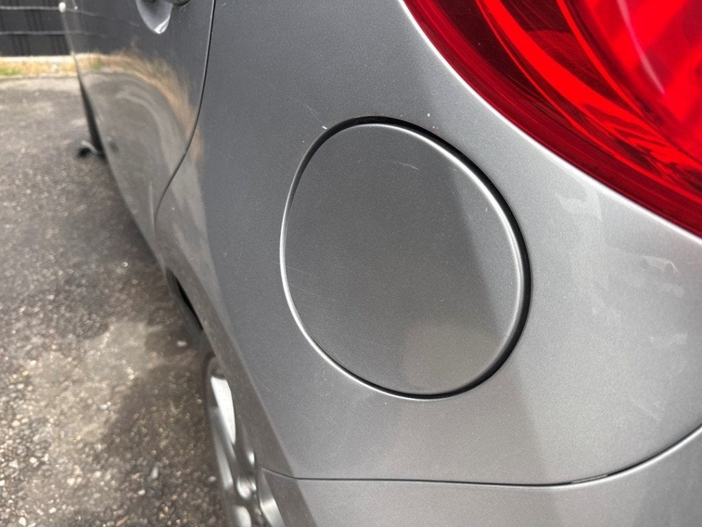TRAPPE D'ESSENCE Mazda 2 (DE) (01-2007/06-2015), Hitdorfer Straße 73
51371  Leverkusen, DE, Mazda, Utilisé, Info@mazda.de