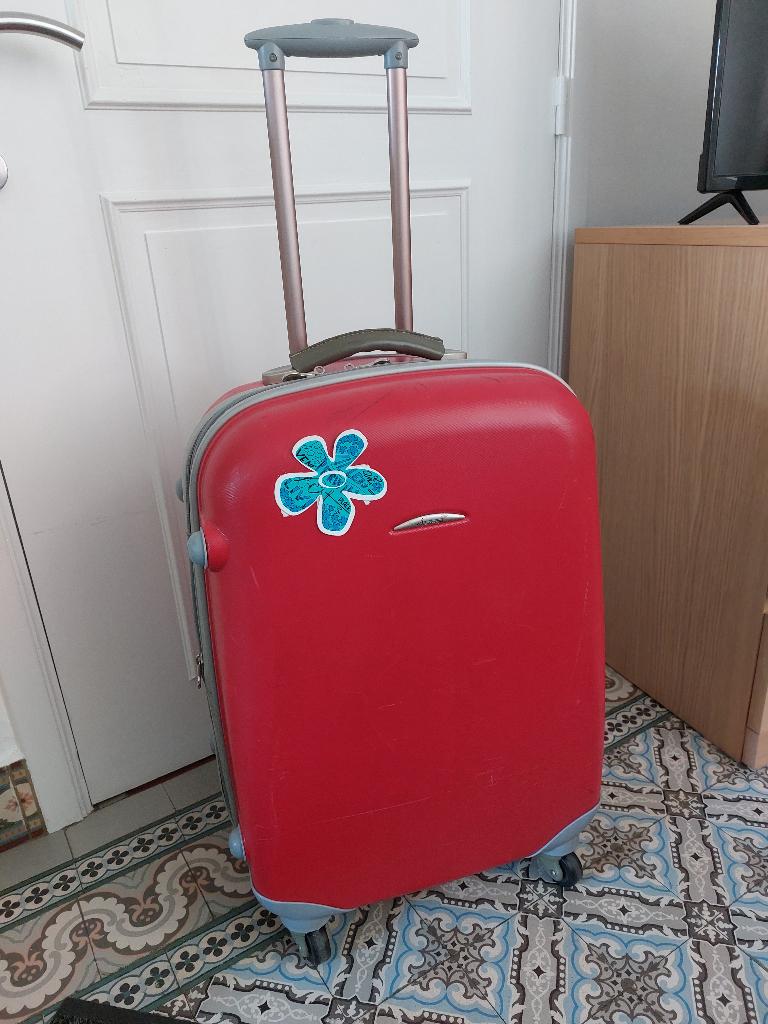 VALISE rouge, Bijoux, Sacs & Beauté, Valises, Plastique dur, Enlèvement, Utilisé, 60 à 70 cm