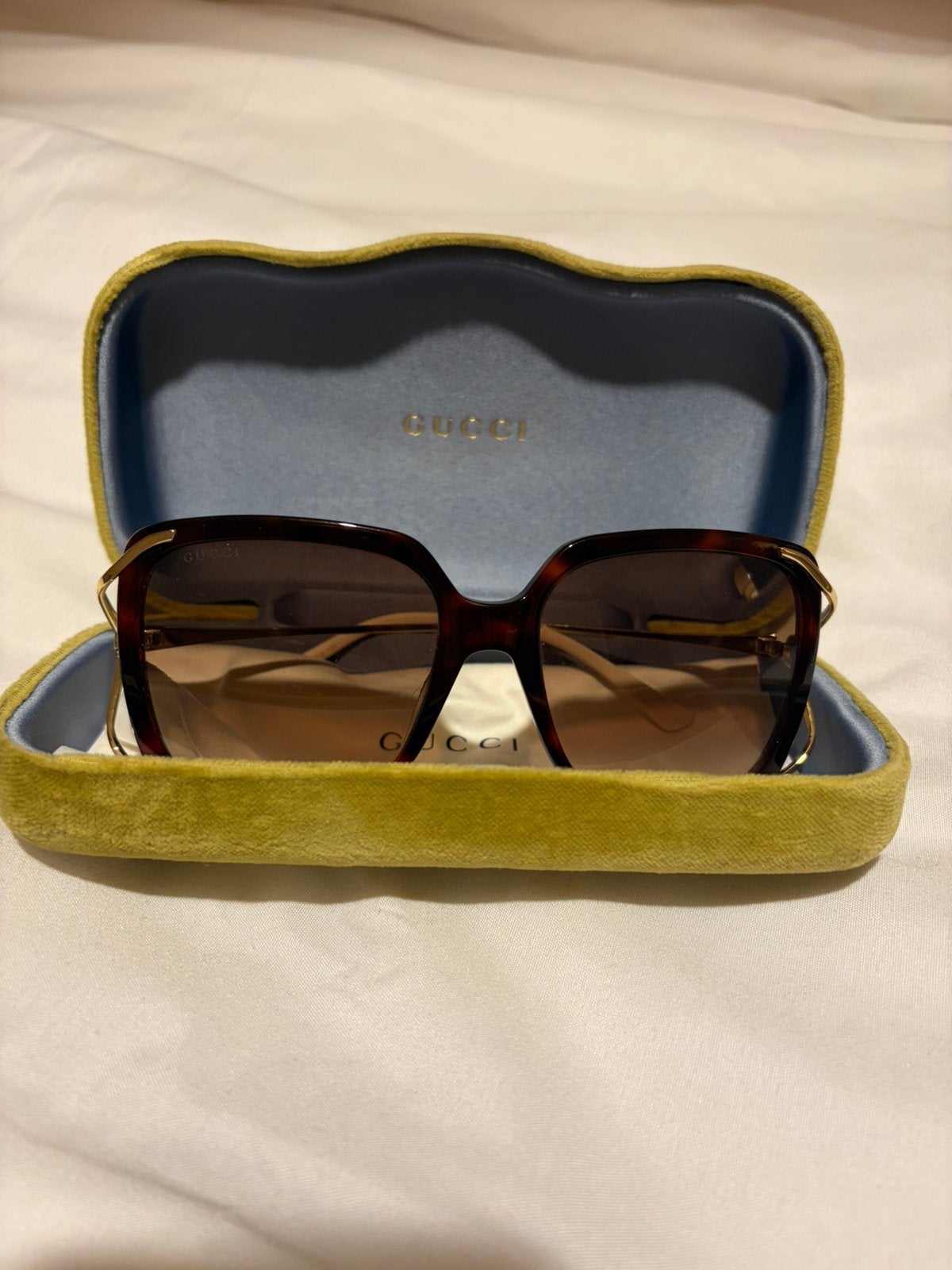 Zonnebril GUCCI, Ophalen of Verzenden, Zo goed als nieuw, Zonnebril