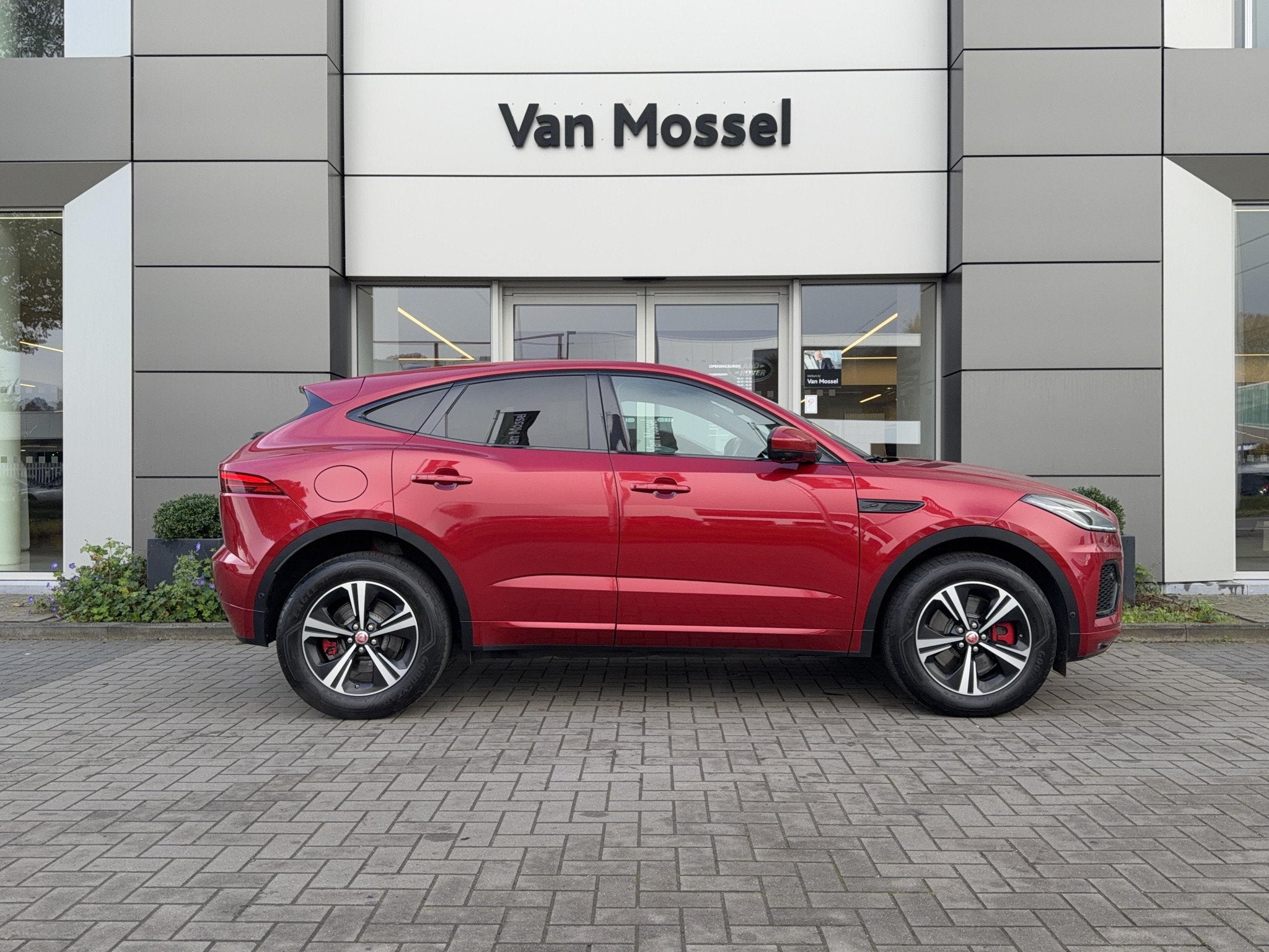 Jaguar E-Pace P300e R-dynamic S (automatique), Autos, Achat, Entreprise, Autres carburants, Noir