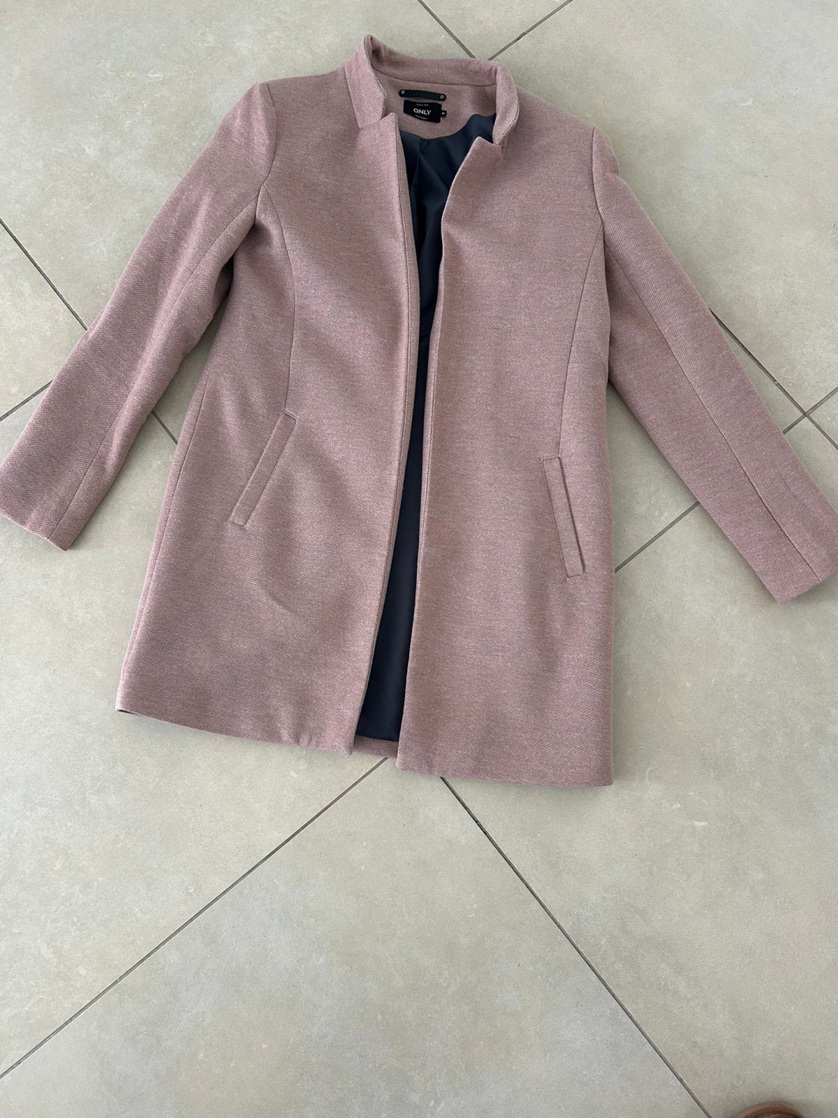 Manteau en tissu rose uniquement taille M, Enlèvement ou Envoi, Comme neuf, Taille 38/40 (M), Rose
