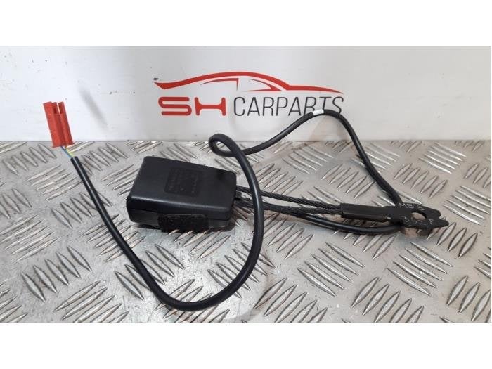 Insertion ceinture de sécurité avant droite d'un Mercedes, Autos : Pièces & Accessoires, 3 mois de garantie, Utilisé, -, -