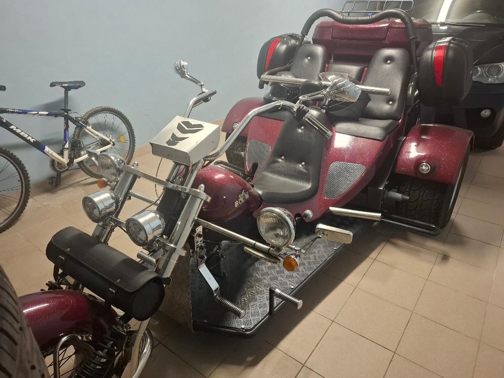 Trike Boom, 4 cm³, Plus de 35 kW, 4 cylindres