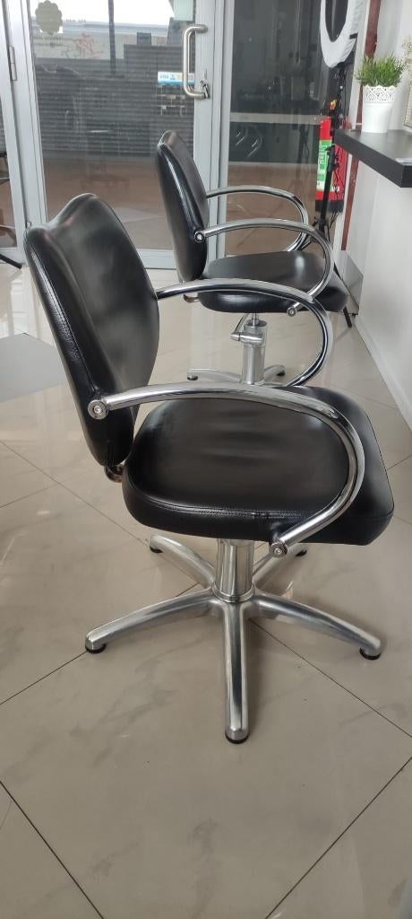 Kapperstoelen, Enlèvement