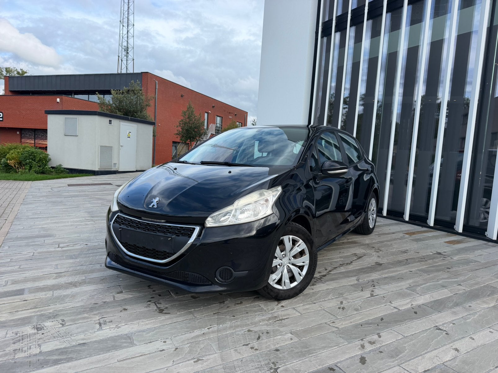 Peugeot 208 1.2 benzine airco garantie car-pass 4950€, Autos, Peugeot, Achat, Entreprise, Boîte manuelle, Noir