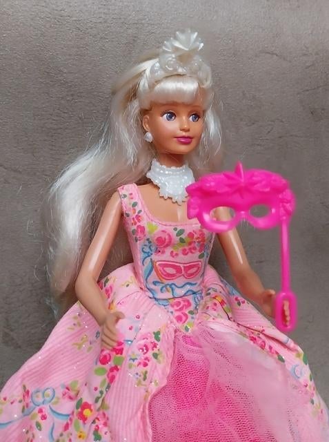 Rare poupée vintage Hasbro Sindy « Magic Eyes » (complète), Enlèvement ou Envoi, Comme neuf, Poupée